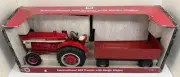 2001 ERTL CASE INTERNATIONAL 660 TRACTOR w/ BARGE WAGON DIECAST 1:16 ~ NIB