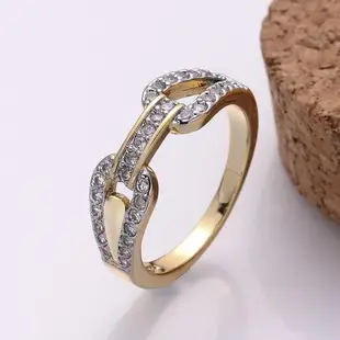 【Aphrodite 愛芙晶鑽】美鑽釦環造型鑲鑽戒指(黃金色)