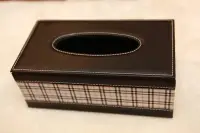 在飛比找Yahoo!奇摩拍賣優惠-ZAKKA 面紙盒 歐式經典格紋 黑色格紋 皮革面紙盒 衛生
