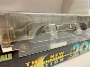 1/18 2000 MILLENIUM FORD LINCOLN TOWN CAR Stretched LIMOUSINE Black/Gold SUNSTAR