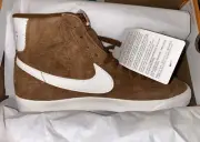 MENS 8.5 NIKE BLAZER MID '77 PREMIUM 'LIGHT BRITISH TAN HYPER CRIMSON