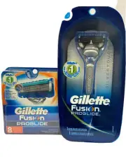 gillette fusion proglide handle & 8 count refill scuffed box
