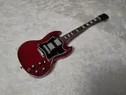GIBSON SG 1/6 DOLL FIGURE 7" REPLICA MINIATURE GUITAR AC/DC ANGUS