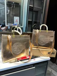 在飛比找Yahoo!奇摩拍賣優惠-【二手】 265 芬迪Logo的托特包fendi tote 