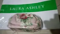 在飛比找Yahoo!奇摩拍賣優惠-英國蘿拉Laura Ashley 粉嫩色花  化妝包 （全新