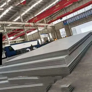 304不銹鋼防滑板樓梯踏步花紋板平臺壓花板車間地面鋼板零切加工