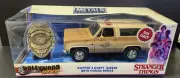 Jada Toys Stranger Things 1980 Hooper's Chevy Blazer with Police Badge 1:24...