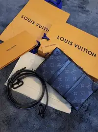 在飛比找Yahoo!奇摩拍賣優惠-Louis Vuitton M69838 黑灰老花 軟殼 斜