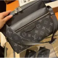 在飛比找Yahoo!奇摩拍賣優惠-LV LOUIS VUITTON 路易威登  M30233 