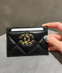 在飛比找Yahoo!奇摩拍賣優惠-全新品 Chanel 爆款 超美logo 黑金19 真皮材質