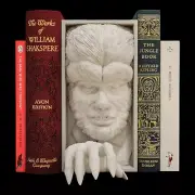 The Wolf Man-Inspired 3D-Printed Book Nook