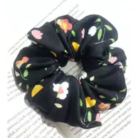 在飛比找蝦皮購物優惠-Scrunchie MOTIF 韓國女式髮帶頭巾和非頭巾