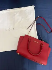 在飛比找Yahoo!奇摩拍賣優惠-MICHAEL KORS Selma 銀字Logo防刮皮革手