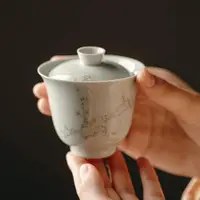 在飛比找ETMall東森購物網優惠-中式復古風青釉梅花蓋碗茶杯兩才泡茶碗小號薄胎家用瓷器功夫茶器