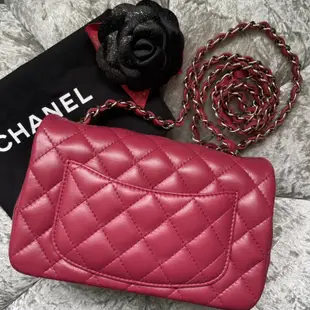 《全新正品》香奈兒CHANEL 莓紅色羊皮mini coco20金釦經典翻蓋鏈帶包