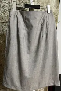在飛比找Yahoo!奇摩拍賣優惠-怡佳詠精紡羊毛半裙。
