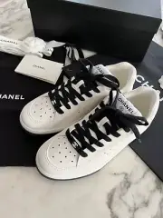 NEW Chanel 22A White Black Suede CC Flat Lace Up Tie Runner Trainer Sneaker 38