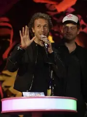 Coldplays Chris Martin Jonny Buckland accept the Mastercard Britis- Old Photo 2