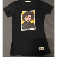 在飛比找蝦皮購物優惠-Bang Bang Portrait T-shirt 強尼戴