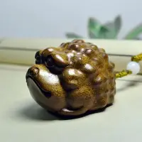 在飛比找樂天市場購物網優惠-金絲楠木雕手把件三足金蟾 貔貅蟾蜍文玩手把玩件烏木陰沉木雕件