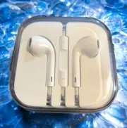 Apple original Wired iPhone iPad iPod Ear Buds White with Case, New!