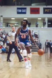 Lucius Allen Kansas City Kings dribbles the ball at an NBA basketb- Old Photo