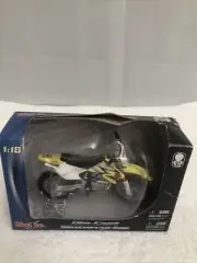 Suzuki RMZ 250 Motocross Bike Maisto Two Wheels 1:18 Replica Die Cast
