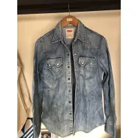 在飛比找蝦皮購物優惠-Levi's 經典牛仔襯衫 XS 二手 近7成新含運