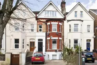 Large Maisonette in the heart of Westbourne