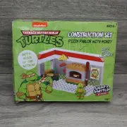 Nickelodeon TMNT Building Block Pizza Parlor With Mikey Snap & Switch 80 Pieces
