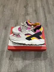 NIKE KIDS HUARACHE RUN GS LIGHT BONE LETHAL PINK SIZE 6.5Y NEW WITH BOX