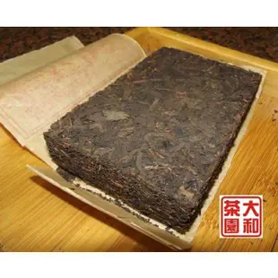 2001年-龍馬百年、同慶號250克，熟茶磚(紅印。乾倉存放(牛皮紙包裝)，口感甜稠接近紅茶的蜜香甘甜。A312-9