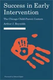 Success in Early Intervention: The Chicago Child-Parent Centers (Paperback or So