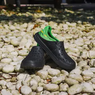 【LOTTO 義大利】童鞋 Salina輕量洞洞鞋(黑/綠-LT2AKS6890)16-21CM