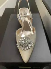 BADGLEY MISCHKA SALENA IVORY WOMEN’S SHOES POINTY TOE PUMP NIB SIZE 8