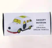 Takara Tomy x Peanuts Snoopy Museum Tokyo Tomica Snoopy Mini Car NEW in Box