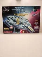 1997 Star Trek USS Defiant NX-74205 Valiant-Class Prototype Destroyer Playmates