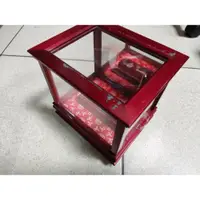 在飛比找iOPEN Mall優惠-二手-玻璃木框 展示盒 展示櫃 包裝盒 公仔收納盒 立體擺件