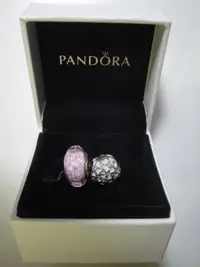 在飛比找Yahoo!奇摩拍賣優惠-潘朵拉 PANDORA  2顆珠.琉璃+花 (含盒)