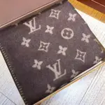 二手正品 LV LOUIS VUITTON 路易威登 25%羊絨75%羊毛MONOGRAM超大披肩/毛毯