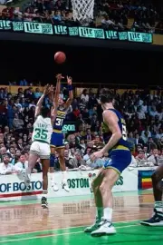 Reggie Miller Indiana Pacers shoots a jump shot v Reggie Lewis Bos- Old Photo