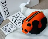 在飛比找Yahoo!奇摩拍賣優惠-Loewe 西班牙奢華皮革 Panda Coin Pouch