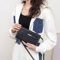 在飛比找momo購物網優惠-【MoonDy】包包女 斜背包 手拿包 長夾 手機包 凱莉包