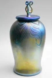 Gold/Blue Luster Urn Vase With Red Pulled Feather Design. Art Glass By Saul