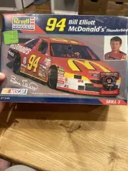 Revell Monogram Bill Elliott #94 McDonald's Thunderbird scale 1:24 skill level 3
