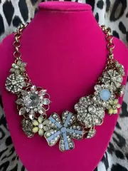Betsey Johnson Luminous Blue Glam Spring Flower Sky Light Leaf SPARKLY Necklace