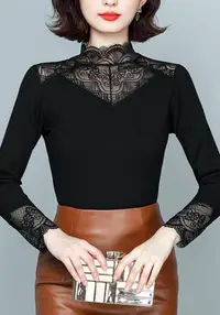 在飛比找樂天市場購物網優惠-黑色蕾絲打底衫女秋冬季年新款時尚洋氣網紗加絨加厚內搭上衣