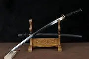 The 1095 Steel Hand Grinding Blade Appears on The White Assembly line Japanese Grinding Process Sharp Weapon Katana