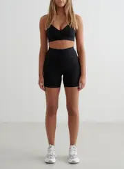 [AIM'N AU] Black Sense Midi Biker Shorts & Strap Bra Set