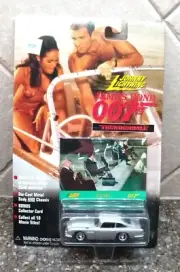 NEW JOHNNY LIGHTNING JAMES BOND 007 THUNDERBALL ASTON MARTIN DIE-CAST CAR 1:64